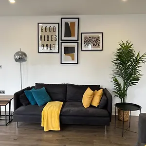 3bed Flat 3wc And Great Location Near Excel City Airport O2 And Canning Town Station , London United Kingdom